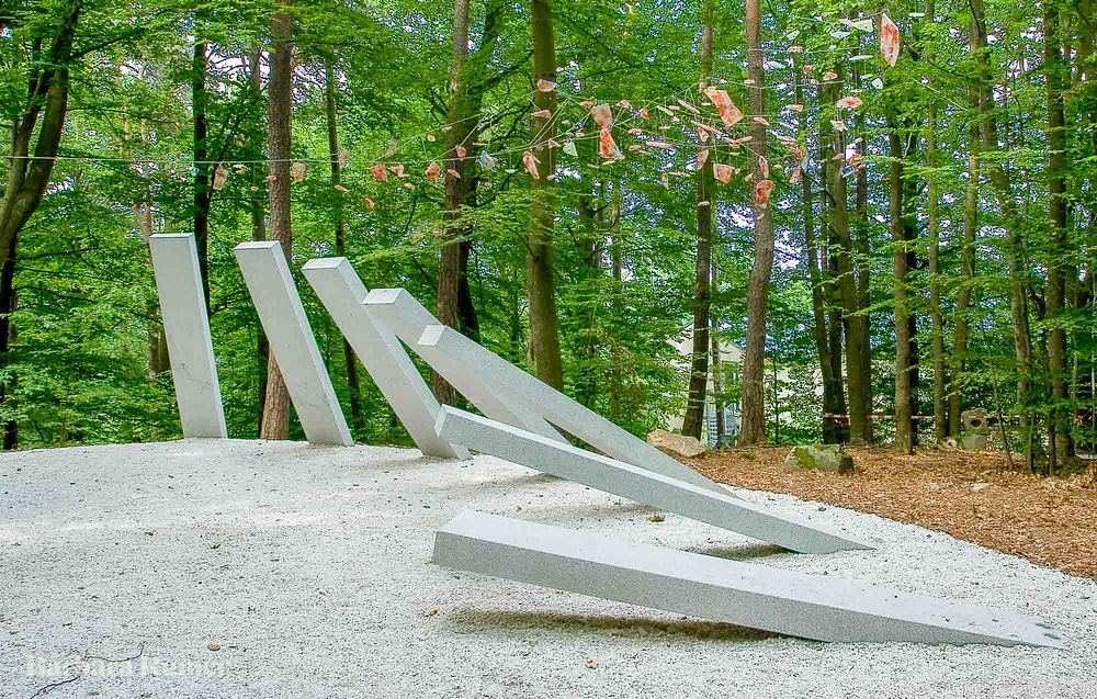 Steinstelen im Zauberwald Waldkirchen, Design Barbara Rainer